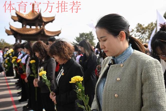 五超联赛赛会制呼市站赛前举行默哀仪式 悼念“5·12”逝去同胞