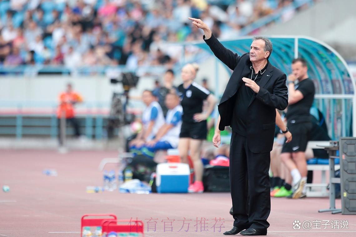 阿斯:皇马可能让索拉里或劳尔带队参加世俱杯